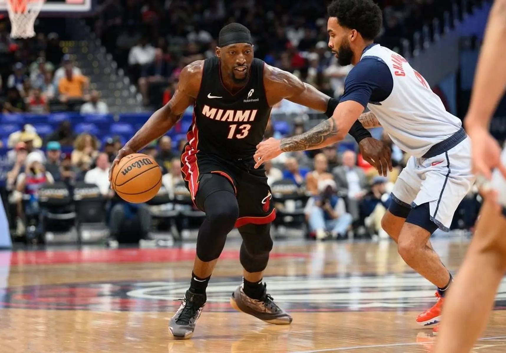 半岛体育APP - 浓眉哥赛事官方发布精彩发挥新规，热火争议不断！